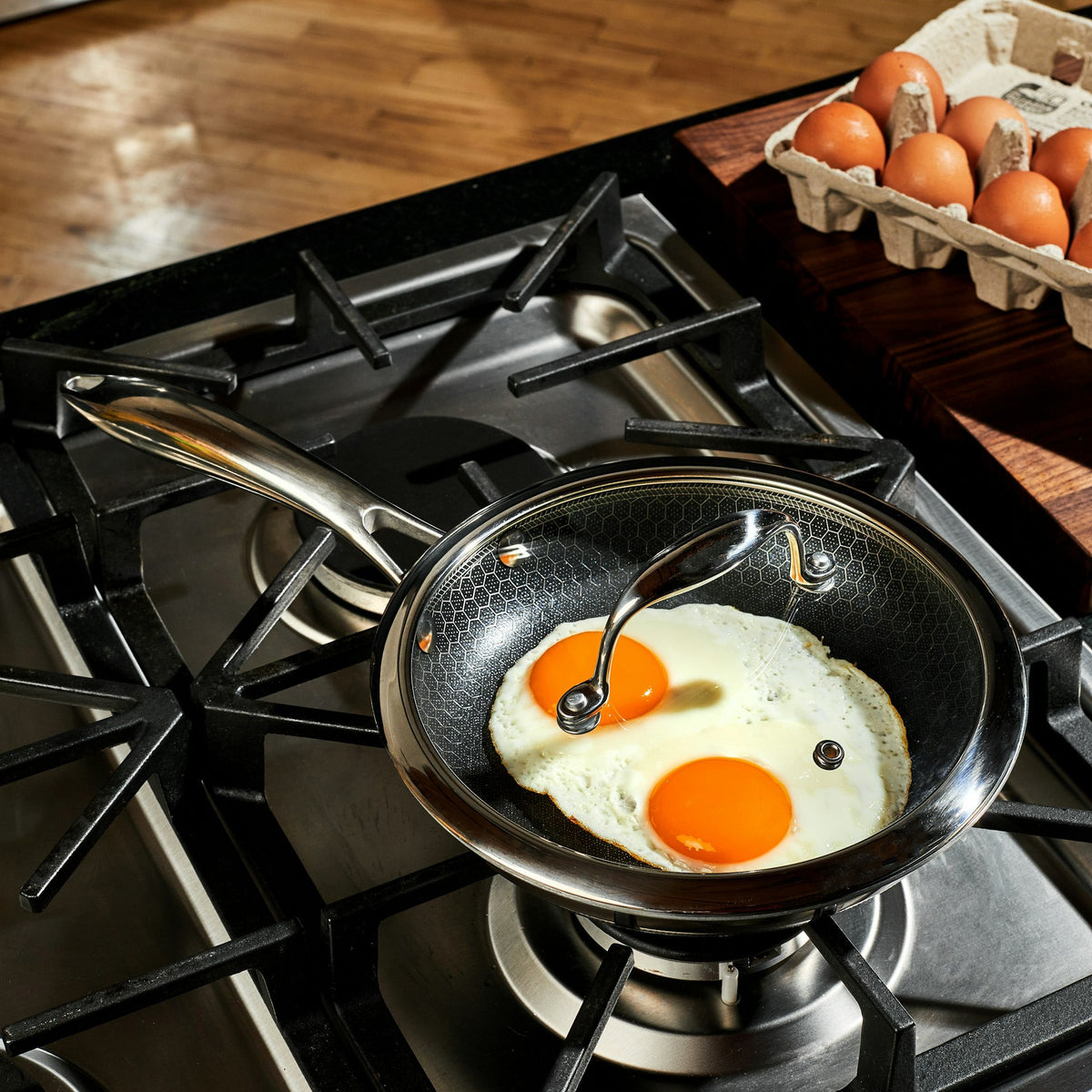 20 cm HexClad Cookware Hybrid Pan with Lid